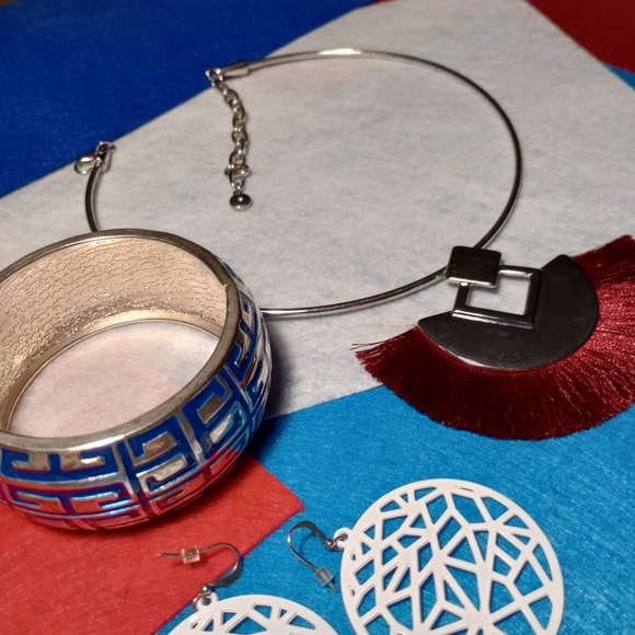 Silver tone Cuff w/ Blue  AND Burgundy Fringe Neckwire AND Fretwork Earrings - Picture 7 of 7